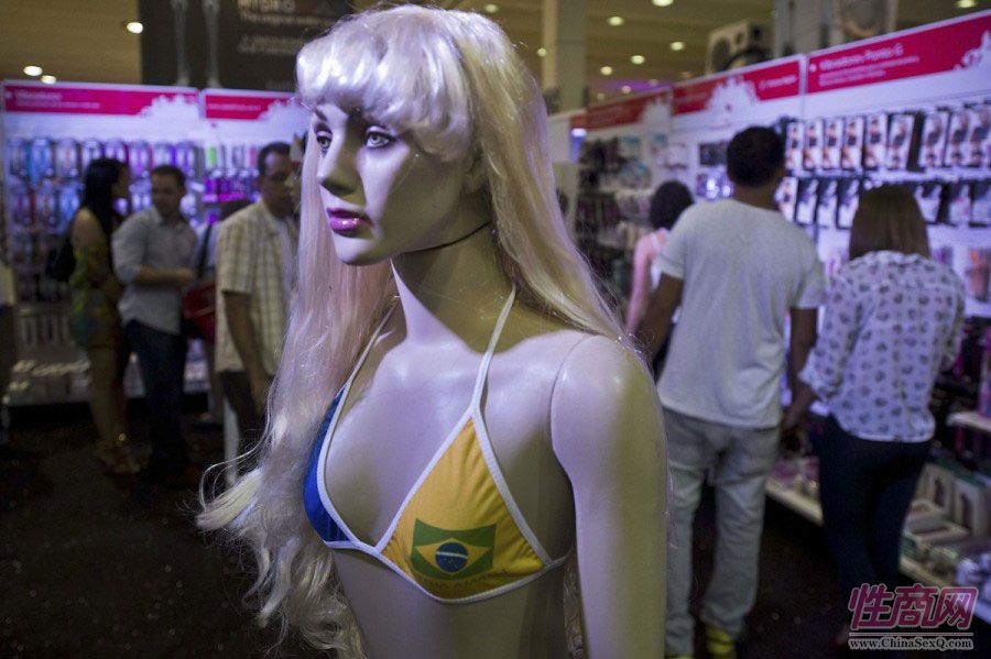 巴西圣保羅成人展圖片報(bào)道包含足球元素圖片6
