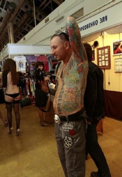�y�����